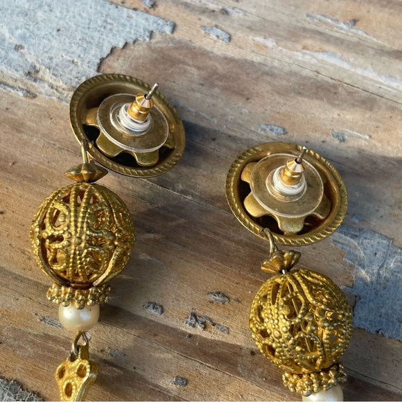 Vintage Faux Pearl & Goldtone Extra Long Dangle Earring - Picture 6 of 11